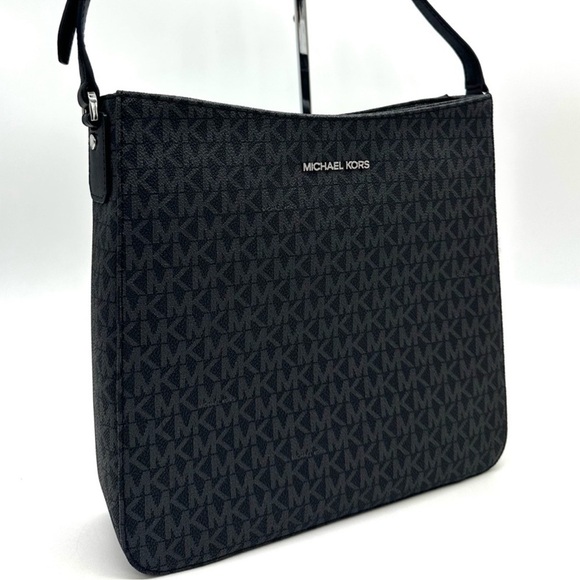 Michael Kors Large Messenger Crossbody Bag Black - Picture 3 of 10